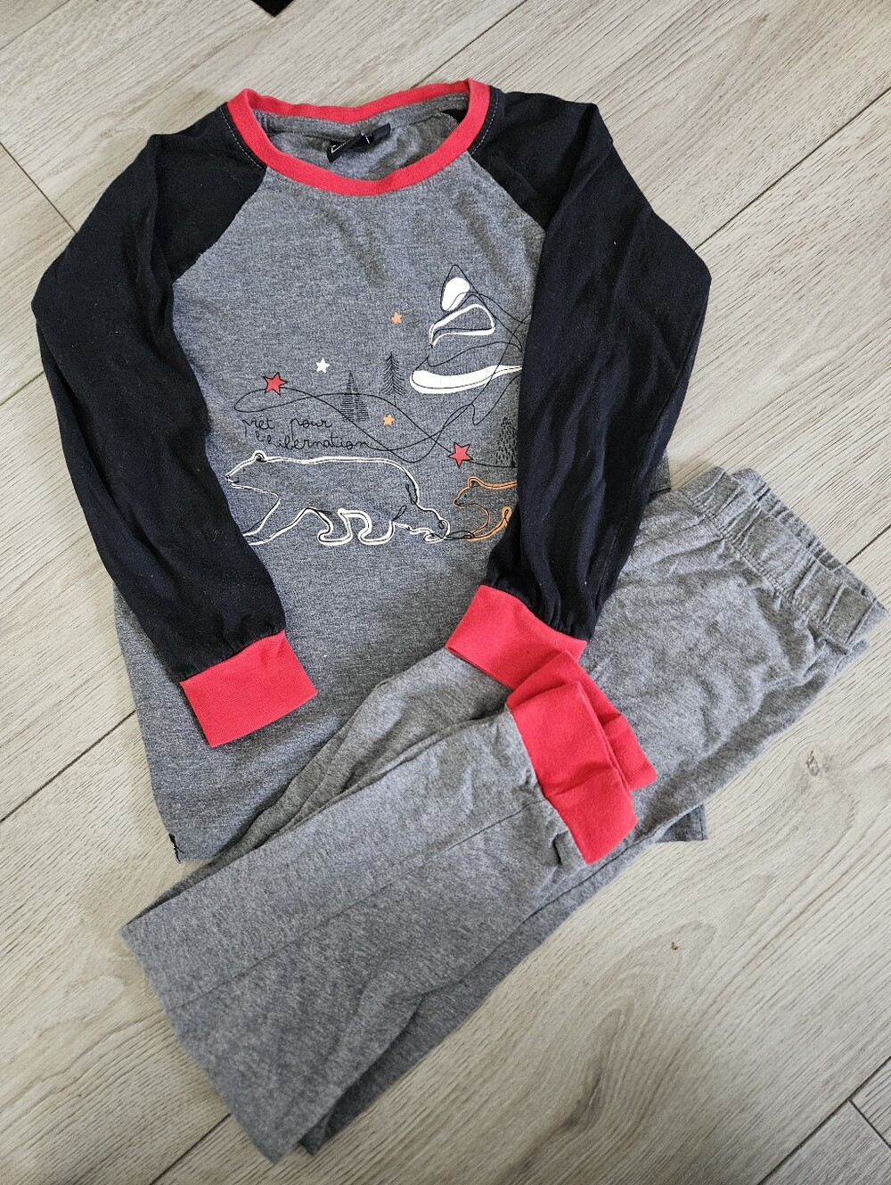 βZic Boys Polar Bear Hibernation 2 Piece Pajama Set Grey Red Size 6